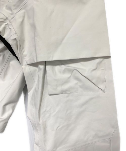 ACRONYM（アクロニウム）ACRONYM (アクロニウム) 3L Gore-Tex Pro Interops Jacket ホワイト×ブラック サイズ:Mの古着・服飾アイテム