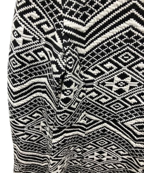 MAX&Co.（マックスアンドコー）MAX&Co. (マックスアンドコー) ハイネックカラー幾何学柄コート ブラック×ホワイト サイズ:Lの古着・服飾アイテム