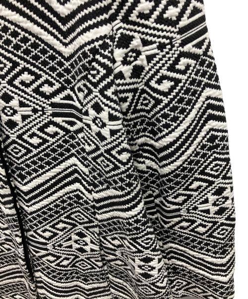 MAX&Co.（マックスアンドコー）MAX&Co. (マックスアンドコー) ハイネックカラー幾何学柄コート ブラック×ホワイト サイズ:Lの古着・服飾アイテム