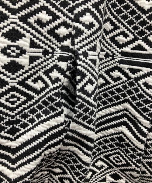 MAX&Co.（マックスアンドコー）MAX&Co. (マックスアンドコー) ハイネックカラー幾何学柄コート ブラック×ホワイト サイズ:Lの古着・服飾アイテム