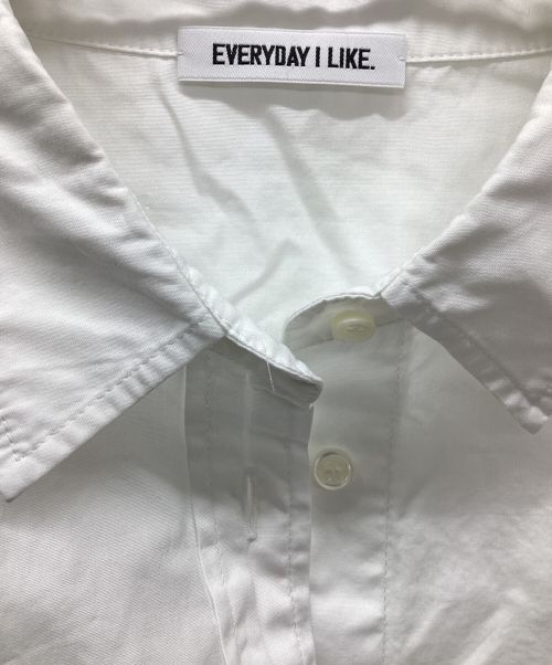 EVERYDAY I LIKE.（エヴリデイ アイ ライク）EVERYDAY I LIKE. (エヴリデイ アイ ライク) Cropped シャツ ホワイト サイズ:FREEの古着・服飾アイテム