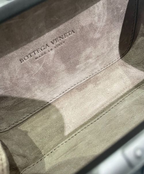 BOTTEGA VENETA（ボッテガベネタ）BOTTEGA VENETA (ボッテガベネタ) ノット クラッチバッグ ブラックの古着・服飾アイテム