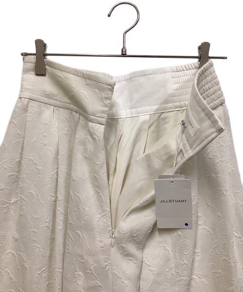 JILL STUART（ジルスチュアート）JILL STUART (ジルスチュアート) ビニージャガードスカート ホワイト サイズ:SIZE Mの古着・服飾アイテム