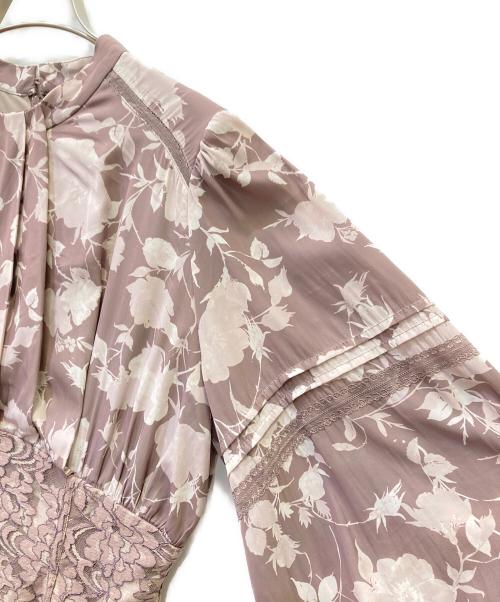 HER LIP TO（ハーリップトゥ）HER LIP TO (ハーリップトゥ) Le Camelia Pleated Dress ベージュ サイズ:Mの古着・服飾アイテム