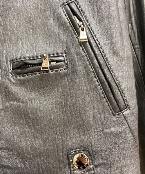 LOUIS VUITTON（ルイ ヴィトン）LOUIS VUITTON (ルイ ヴィトン) ダブルライダースジャケット シルバー サイズ:34の古着・服飾アイテム