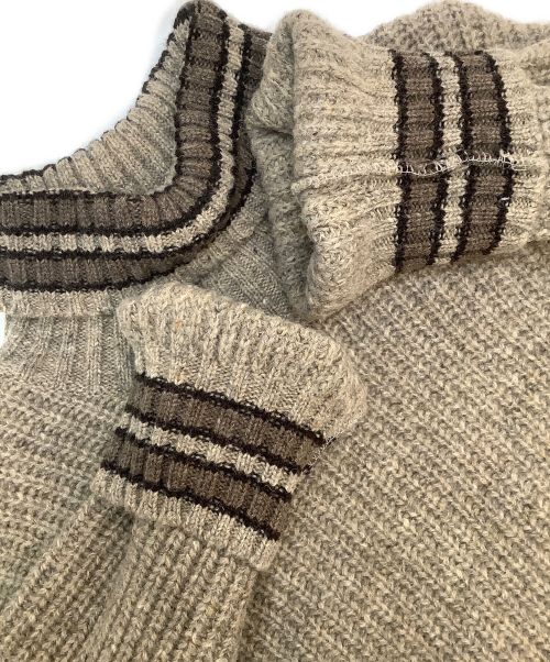 BY GLADHAND（バイグラッドハンド）BY GLADHAND (バイグラッドハンド) COLLEGIATE - TURTLE NECK SWEATER ベージュ サイズ:Lの古着・服飾アイテム
