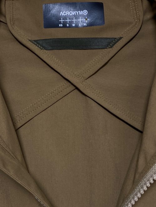 ACRONYM（アクロニウム）ACRONYM (アクロニウム) X-BACK JACKET カーキ サイズ:XLの古着・服飾アイテム