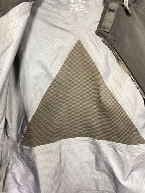ACRONYM（アクロニウム）ACRONYM (アクロニウム) GORE-TEX RGD 3L PRO/GORE-TEX TOPO INTEROP JACKET ブラック サイズ:XLの古着・服飾アイテム
