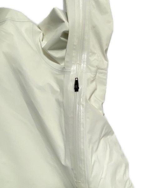 ACRONYM（アクロニウム）ACRONYM (アクロニウム) 3L Gore-Tex Pro Interops Jacket ホワイト サイズ:XLの古着・服飾アイテム