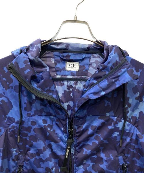 C.P COMPANY（シーピーカンパニー）C.P COMPANY (シーピーカンパニー) ESTNATION (エストネーション) カモフラージュ柄フーデッドブルゾン ネイビー サイズ:48の古着・服飾アイテム