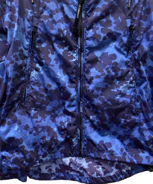 C.P COMPANY（シーピーカンパニー）C.P COMPANY (シーピーカンパニー) ESTNATION (エストネーション) カモフラージュ柄フーデッドブルゾン ネイビー サイズ:48の古着・服飾アイテム