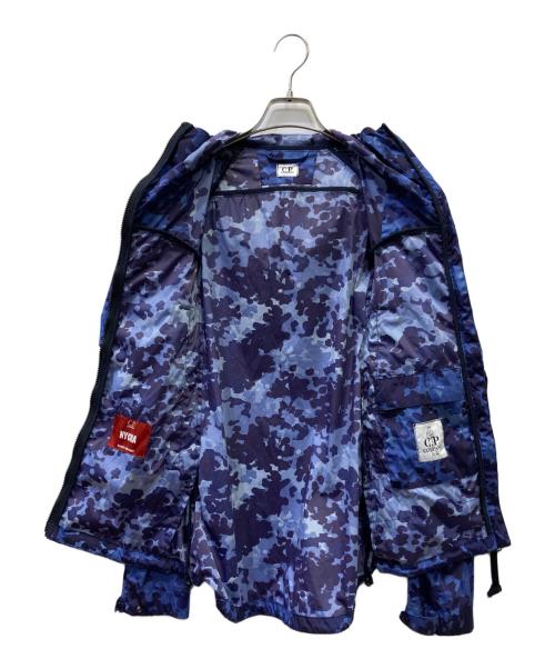C.P COMPANY（シーピーカンパニー）C.P COMPANY (シーピーカンパニー) ESTNATION (エストネーション) カモフラージュ柄フーデッドブルゾン ネイビー サイズ:48の古着・服飾アイテム
