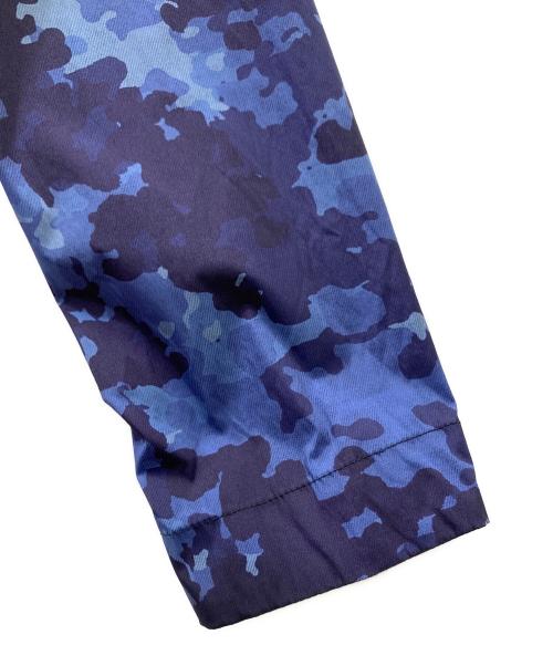 C.P COMPANY（シーピーカンパニー）C.P COMPANY (シーピーカンパニー) ESTNATION (エストネーション) カモフラージュ柄フーデッドブルゾン ネイビー サイズ:48の古着・服飾アイテム