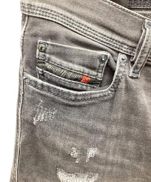 DIESEL D.N.A（ディーゼル ディーエヌエー）DIESEL D.N.A (ディーゼル ディーエヌエー) デニムパンツ グレー サイズ:68.5ｃｍ(W27)の古着・服飾アイテム