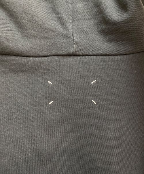 Maison Margiela（メゾンマルジェラ）Maison Margiela (メゾンマルジェラ) 反転ロゴ刺繍プルオーバーパーカー ブラック サイズ:Lの古着・服飾アイテム