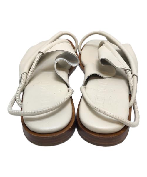HEREU（ヘリュー）HEREU (ヘリュー) ストラップ フラットサンダル クリーム サイズ:35の古着・服飾アイテム