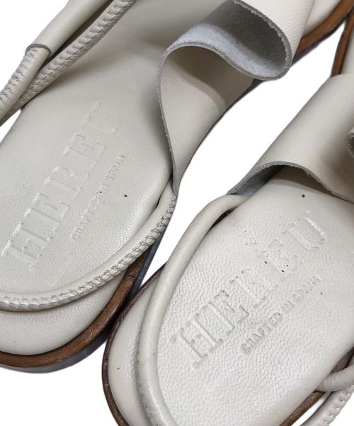 HEREU（ヘリュー）HEREU (ヘリュー) ストラップ フラットサンダル クリーム サイズ:35の古着・服飾アイテム