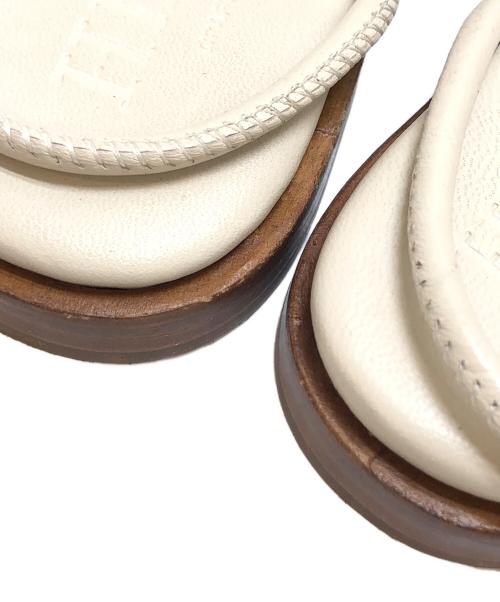 HEREU（ヘリュー）HEREU (ヘリュー) ストラップ フラットサンダル クリーム サイズ:35の古着・服飾アイテム