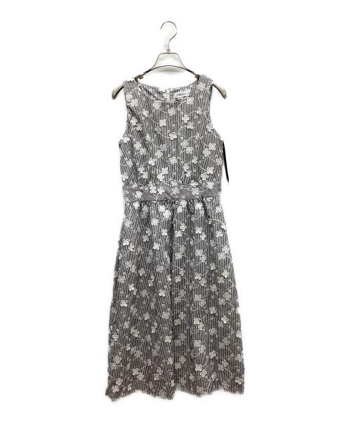 Calvin Klein（カルバンクライン）Calvin Klein (カルバンクライン) 刺繍ノースリーブワンピース グレー×ホワイト サイズ:Mの古着・服飾アイテム