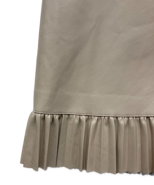 Rene（ルネ）Rene (ルネ) エコレザープリーツノースリーブワンピース ベージュ サイズ:34の古着・服飾アイテム