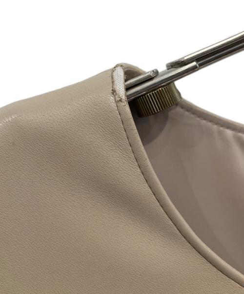 Rene（ルネ）Rene (ルネ) エコレザープリーツノースリーブワンピース ベージュ サイズ:34の古着・服飾アイテム