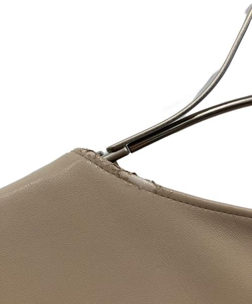 Rene（ルネ）Rene (ルネ) エコレザープリーツノースリーブワンピース ベージュ サイズ:34の古着・服飾アイテム