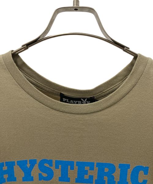Hysteric Glamour（ヒステリックグラマー）Hysteric Glamour (ヒステリックグラマー) PLAY BOY (プレイボーイ) TELL ME MORE Tシャツ カーキ サイズ:XLの古着・服飾アイテム