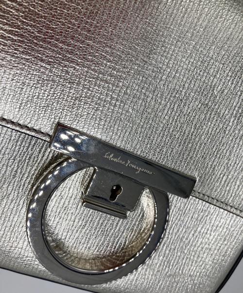 Salvatore Ferragamo（サルヴァトーレ フェラガモ）Salvatore Ferragamo (サルヴァトーレ フェラガモ) ガンチーニショルダーバッグ シルバーの古着・服飾アイテム