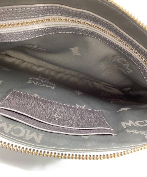 MCM（エムシーエム）MCM (エムシーエム) ショルダーポーチ シルバーの古着・服飾アイテム