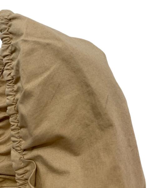 CASA FLINE（カーサフライン）CASA FLINE (カーサフライン) シャーリングワンピース ベージュ サイズ:不明の古着・服飾アイテム