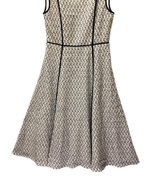 ANAYI（アナイ）ANAYI (アナイ) ジオメ起毛レースフレア ワンピース ホワイト サイズ:36の古着・服飾アイテム