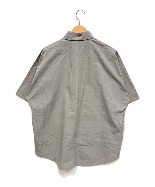 HUIS（ハウス）HUIS (ハウス) タイプライタークロスシームレス半袖オーバーシャツ グレー サイズ:Freeの古着・服飾アイテム