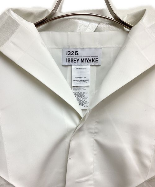 132 5. ISSEY MIYAKE（132 5. イッセイ ミヤケ）132 5. ISSEY MIYAKE (132 5. イッセイ ミヤケ) 132 5. STANDARD ホワイト サイズ:3の古着・服飾アイテム