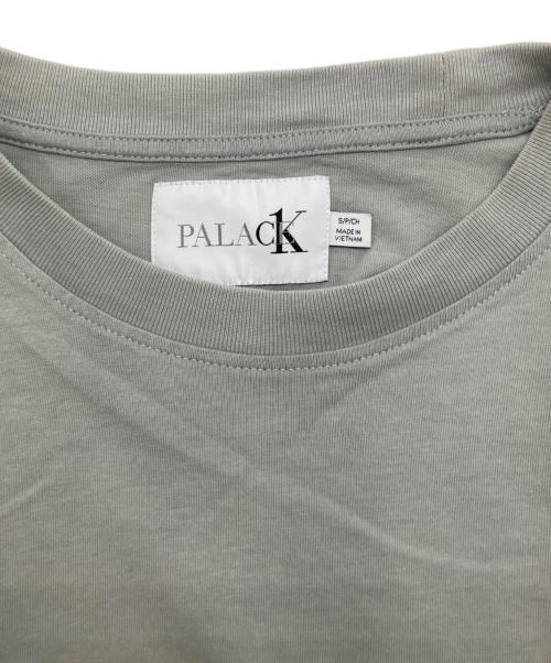 PALACE（パレス）PALACE (パレス) Calvin Klein (カルバンクライン) プリントTシャツ / 半袖カットソー グレー サイズ:Sの古着・服飾アイテム