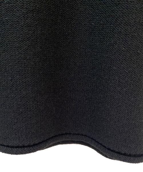 MM6 Maison Margiela（エムエムシックスメゾンマルジェラ）MM6 Maison Margiela (エムエムシックス メゾンマルジェラ) カレンダータグロゴニットベスト ブラック サイズ:M 未使用品の古着・服飾アイテム
