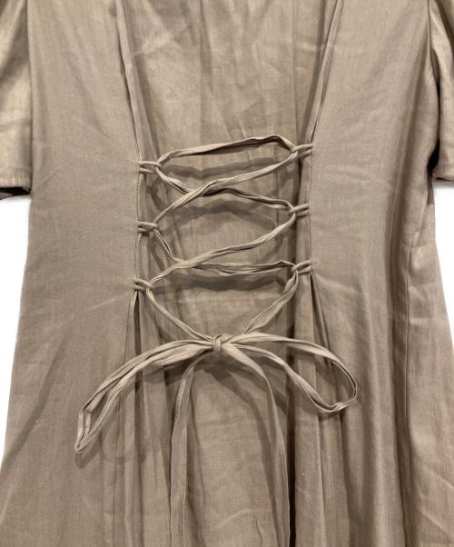 HER LIP TO（ハーリップトゥ）HER LIP TO (ハーリップトゥ) Time After Time Scalloped Dress ベージュ サイズ:Mの古着・服飾アイテム