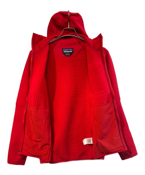 Patagonia（パタゴニア）Patagonia (パタゴニア) R2 TECHFACE HOODY レッド サイズ:Mの古着・服飾アイテム