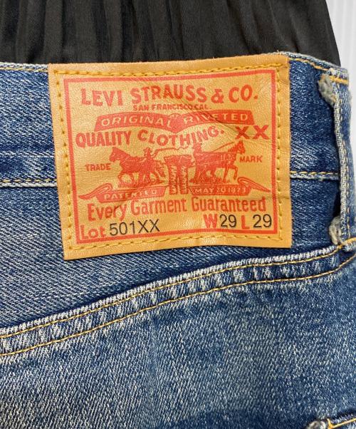 JUNYA WATANABE COMME des GARCONS（ジュンヤワタナベ コムデギャルソン）JUNYA WATANABE COMME des GARCONS (ジュンヤワタナベ コムデギャルソン) LEVI'S (リーバイス) AD2021 再構築プリーツレイヤードデニムパンツ インディゴ サイズ:Sの古着・服飾アイテム