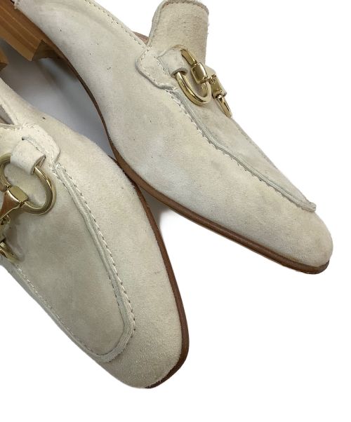 luca grossi（ルカグロッシ）luca grossi (ルカグロッシ) ビットスウェードサンダル アイボリー サイズ:37の古着・服飾アイテム