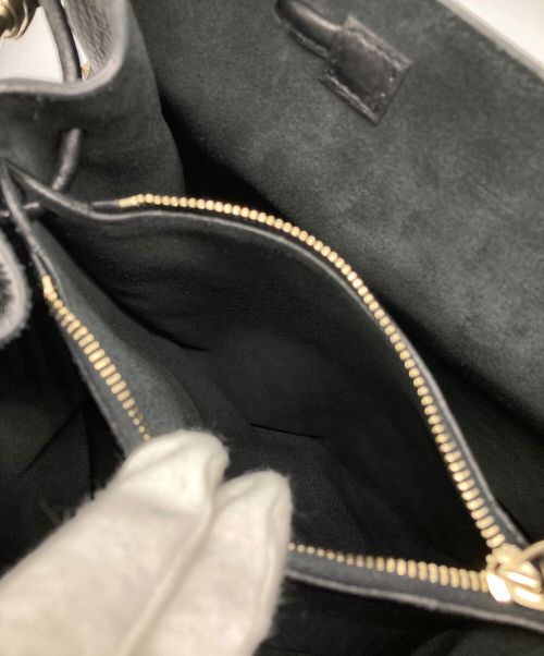 VALENTINO GARAVANI（ヴァレンティノ・ガラヴァーニ）VALENTINO GARAVANI (ヴァレンティノ・ガラヴァーニ) ロックスタッズバックパック ブラックの古着・服飾アイテム