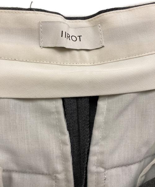 IIROT（イロット）IIROT (イロット) Suspender Tuck pants グレー サイズ:SIZE 36の古着・服飾アイテム