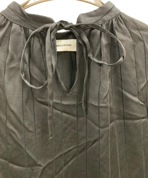 MIESROHE（ミースロエ）MIESROHE (ミースロエ) sustainableストライプサテンワンピース ブラックの古着・服飾アイテム