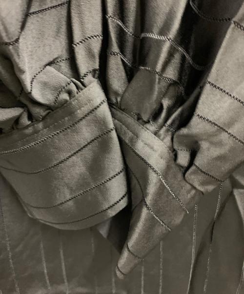 MIESROHE（ミースロエ）MIESROHE (ミースロエ) sustainableストライプサテンワンピース ブラックの古着・服飾アイテム