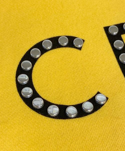 CELINE（セリーヌ）CELINE (セリーヌ) Logo studded loose hoodie （ロゴスタッズルーズフーディー） イエロー サイズ:Lの古着・服飾アイテム