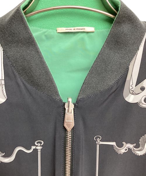 HERMES（エルメス）HERMES (エルメス) Mors et Gourmettes（馬銜と鎖） リバーシブルナイロンブルゾン グレー×グリーン サイズ:50の古着・服飾アイテム