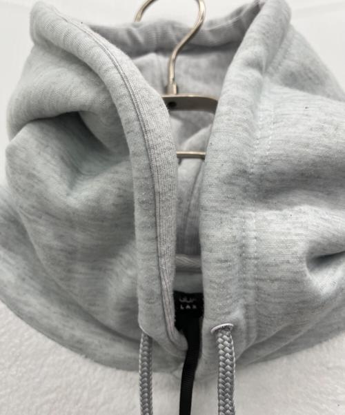 1PIU1UGUALE3 RELAX（ウノピゥウノウグァーレトレ リラックス）1PIU1UGUALE3 RELAX (ウノピゥウノウグァーレトレ リラックス) ブラッシュドプルオーバーフーディー グレー サイズ:L 未使用品の古着・服飾アイテム