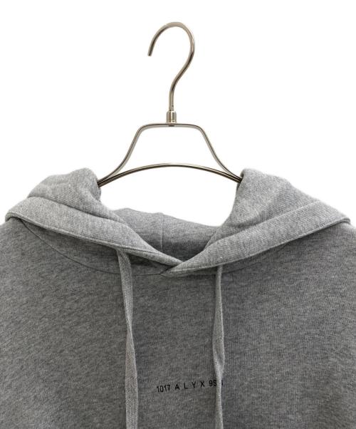 1017 ALYX 9SM（テンセブンティーン アリクス ナインエスエム）1017 ALYX 9SM (テンセブンティーン アリクス ナインエスエム) グラフィックフーディ グレー サイズ:L 未使用品の古着・服飾アイテム