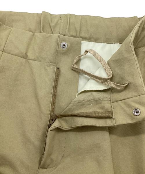 HELLY HANSEN（ヘリーハンセン）HELLY HANSEN (ヘリーハンセン) ストーレンツータックパンツ ベージュ サイズ:Mの古着・服飾アイテム
