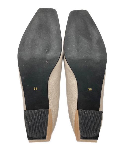 yuko imanishi+（ユウコイマニシプラス）yuko imanishi+ (ユウコイマニシプラス) Vカットスクエアトゥパンプス ベージュ サイズ:38の古着・服飾アイテム