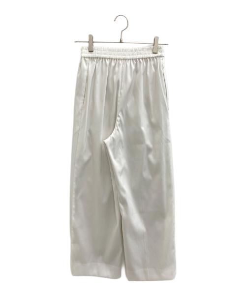 YORI（ヨリ）YORI (ヨリ) センタープレスサテンワイドパンツ ホワイト サイズ:SIZE 34 未使用品の古着・服飾アイテム